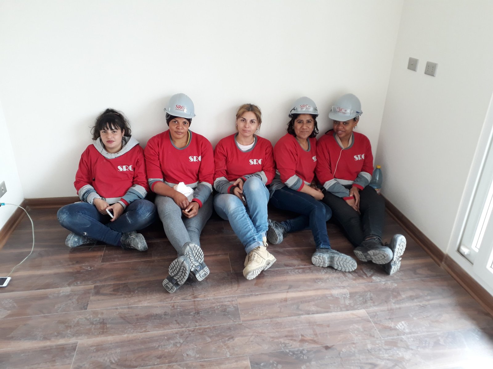 Equipo de aseo grueso, repasos y entregas