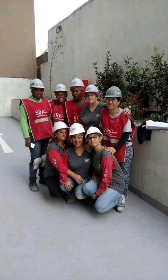 Equipo de mantención en obra